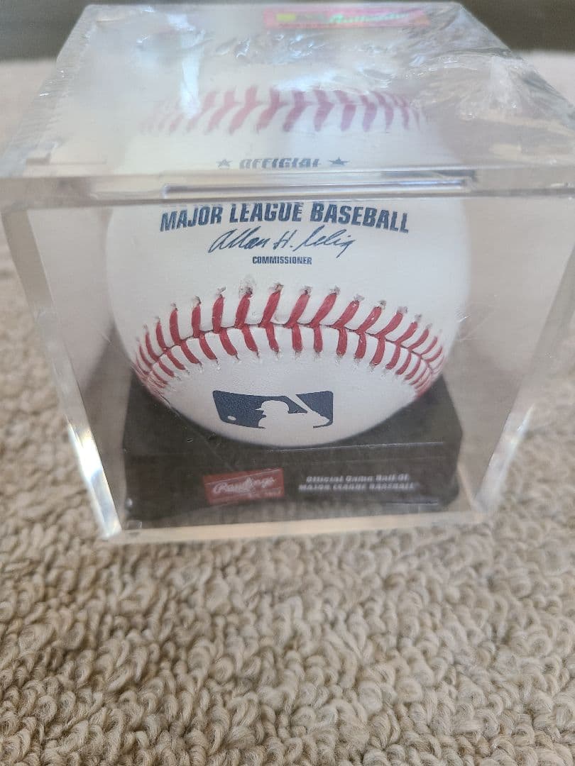 【新品未使用品】MLBメジャーリーグオフィシャルボール　野球　専用ケース付