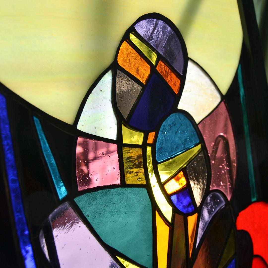 ステンドグラスアート 多色 抽象人物