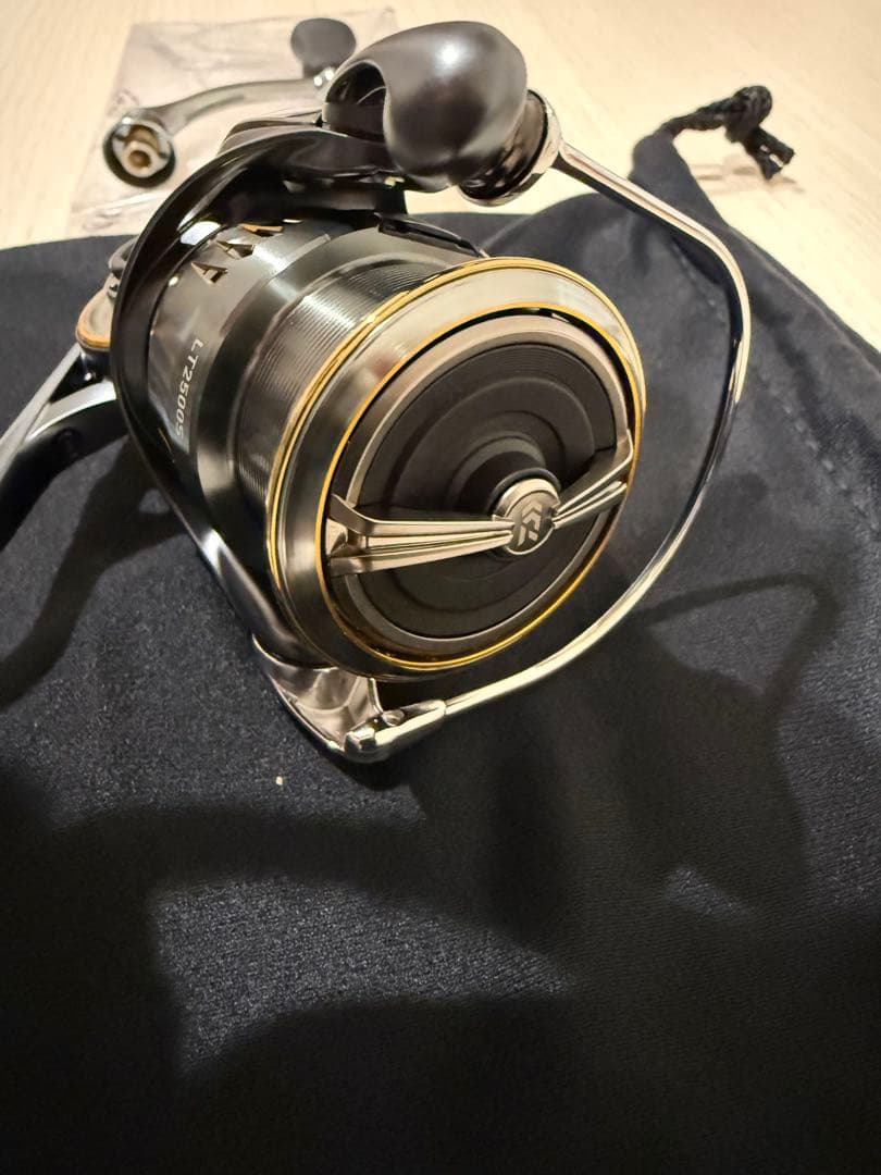 も*い様 【新品】Daiwa 23AIRITY LT2500S スピニングリール