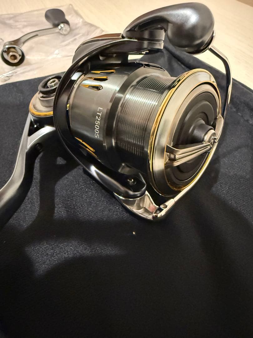 も*い様 【新品】Daiwa 23AIRITY LT2500S スピニングリール