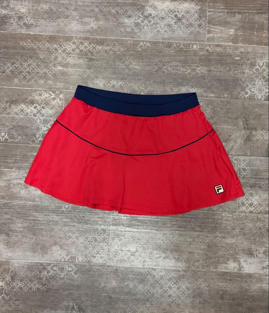 フィラ　テニスウェア上下セット　L ロゴ入りTシャツ＋フィラレッドスコート