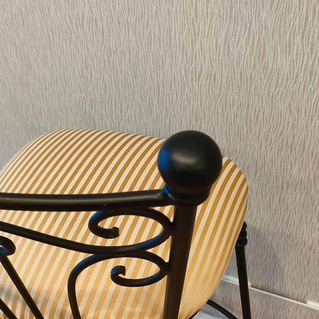 〈美品〉アンティーク調　アイアンフレーム　カウンターチェア
