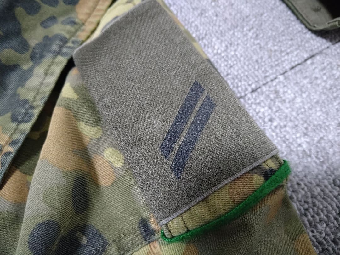 ドイツ軍実物　フレクター迷彩服上下セット　階級章付き