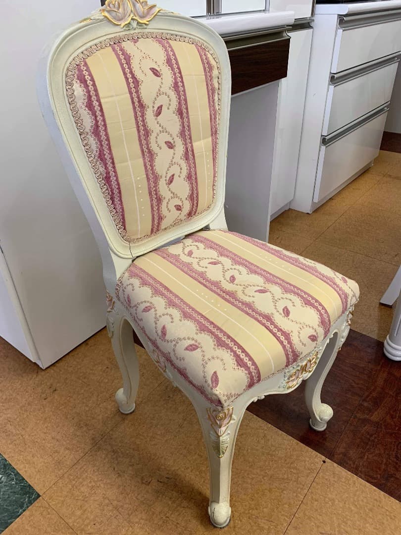 中世のオシャレなイスを入荷致しました！