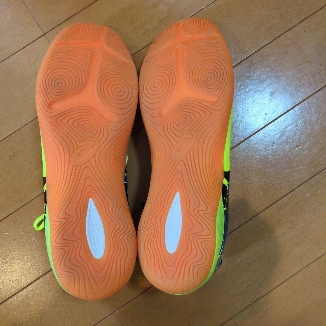 蛍光イエロー asicsフットサルシューズ（美品）