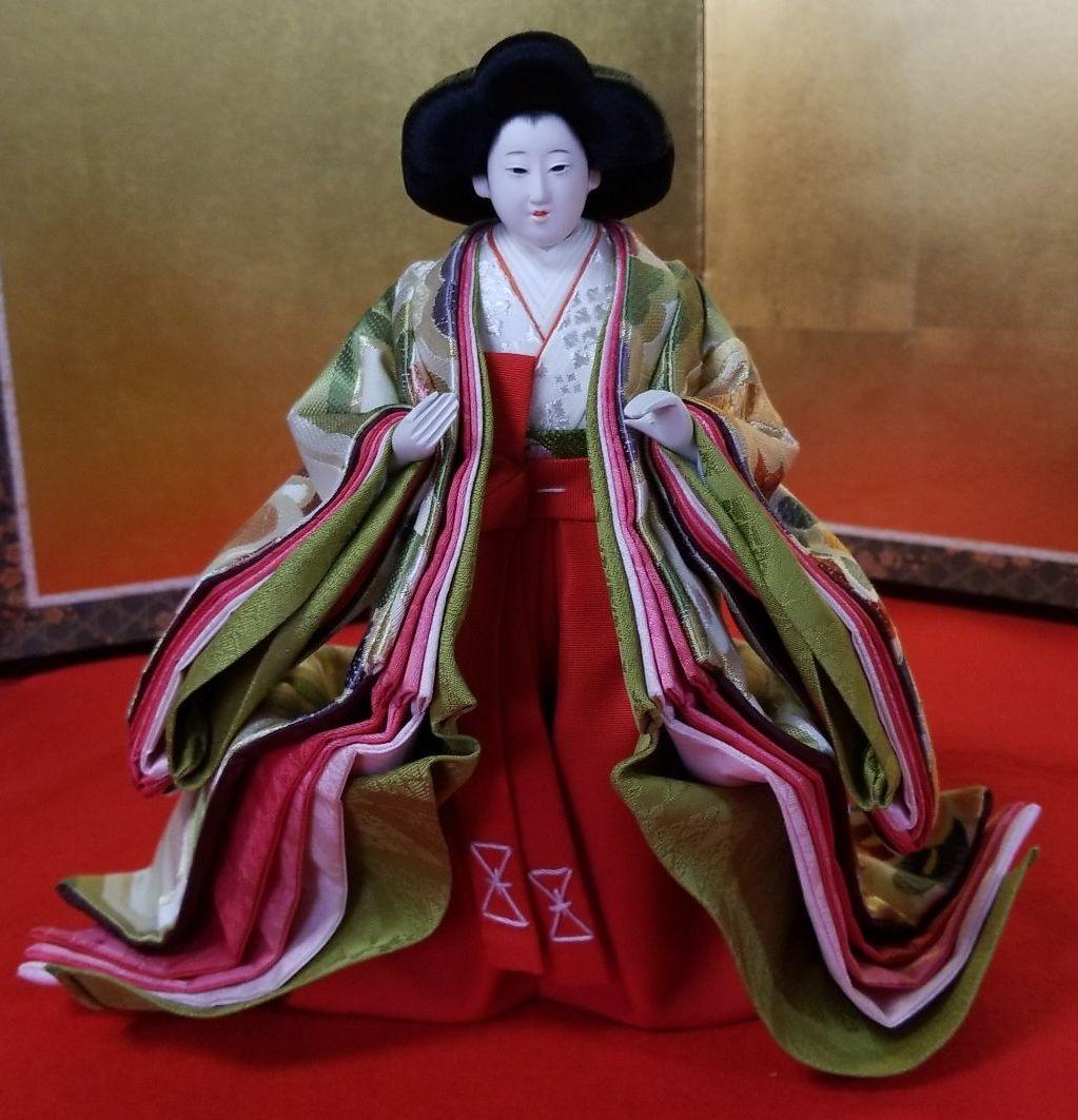 雛人形　三人官女　ベージュ地に花柄