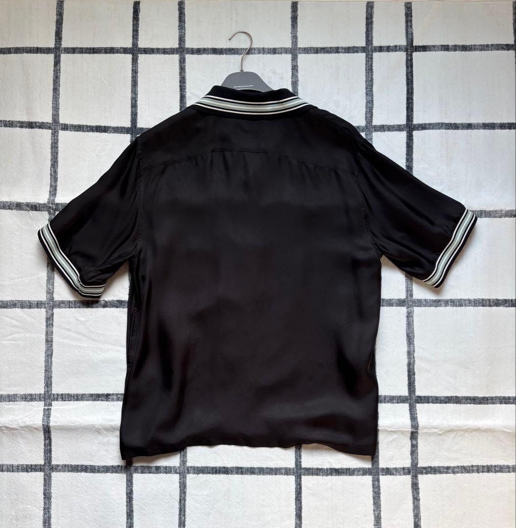 PRADA ブラック サテンシャツ ストライプ襟