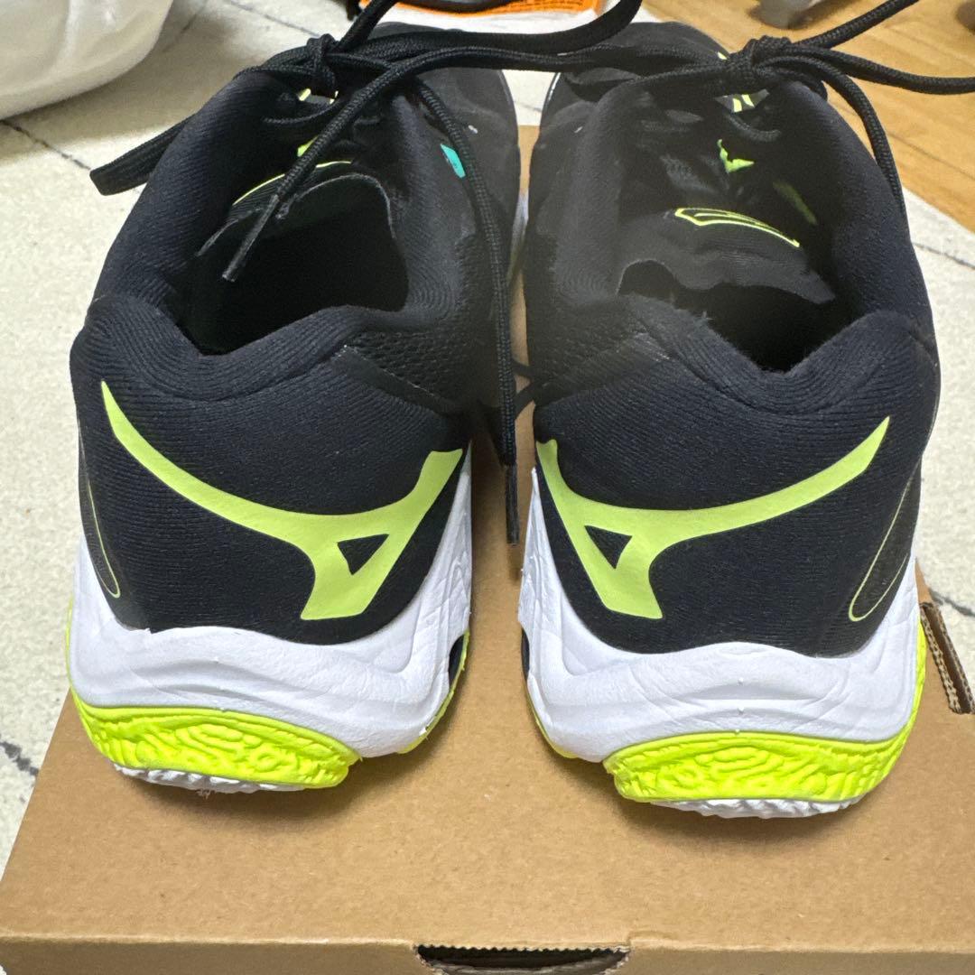 Mizuno バレーボールシューズ wave lightning z8