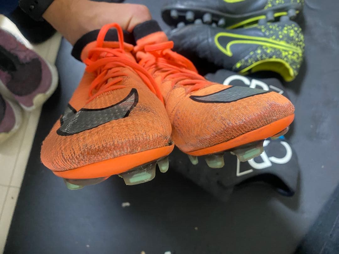 サッカースパイクナイキ25cm2足、25.5cm1足 NIKE