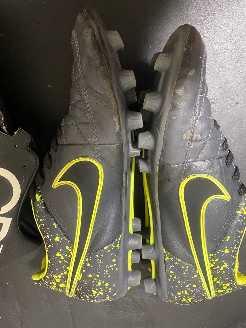 サッカースパイクナイキ25cm2足、25.5cm1足 NIKE