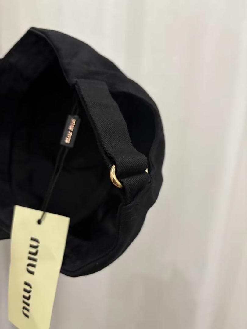 miu miu ブラック キャップ