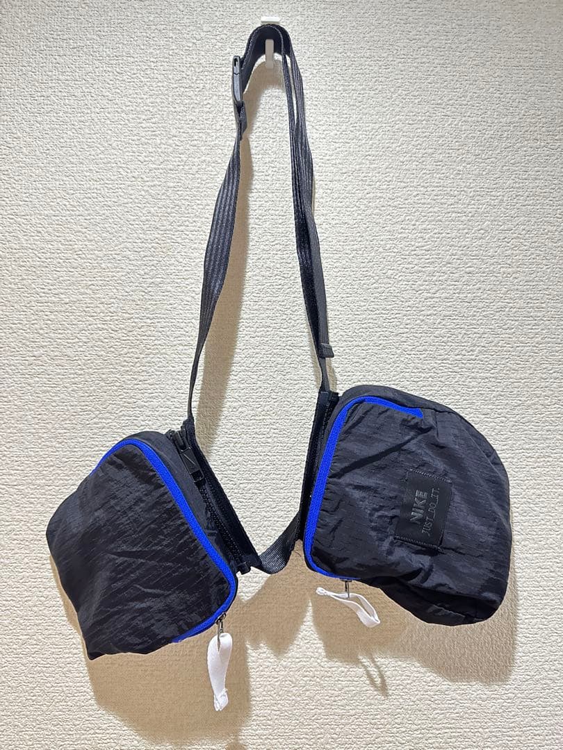 NIKE ウィンドブレーカー フード有り 黒 XL ポーチ付 新品