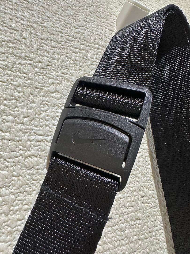 NIKE ウィンドブレーカー フード有り 黒 XL ポーチ付 新品