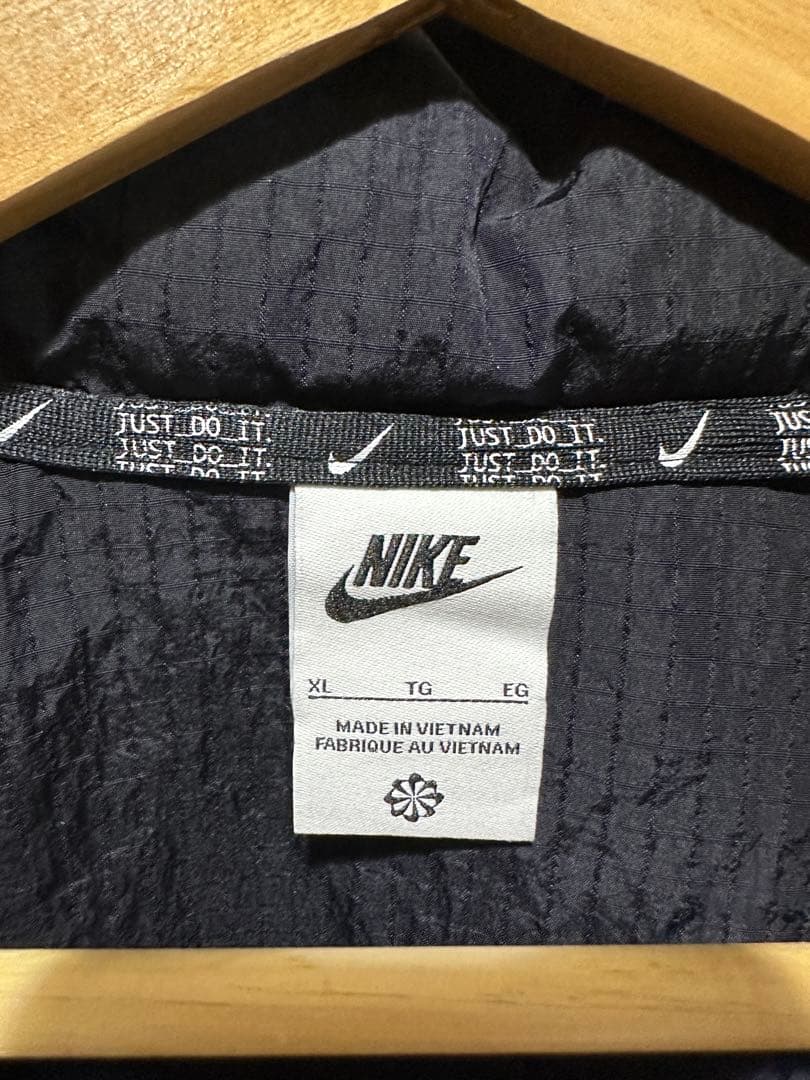 NIKE ウィンドブレーカー フード有り 黒 XL ポーチ付 新品