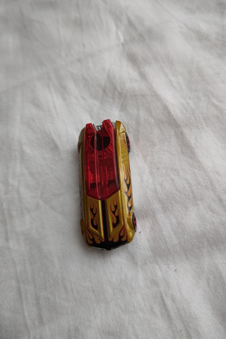Hot Wheels 赤金炎デザインミニカー