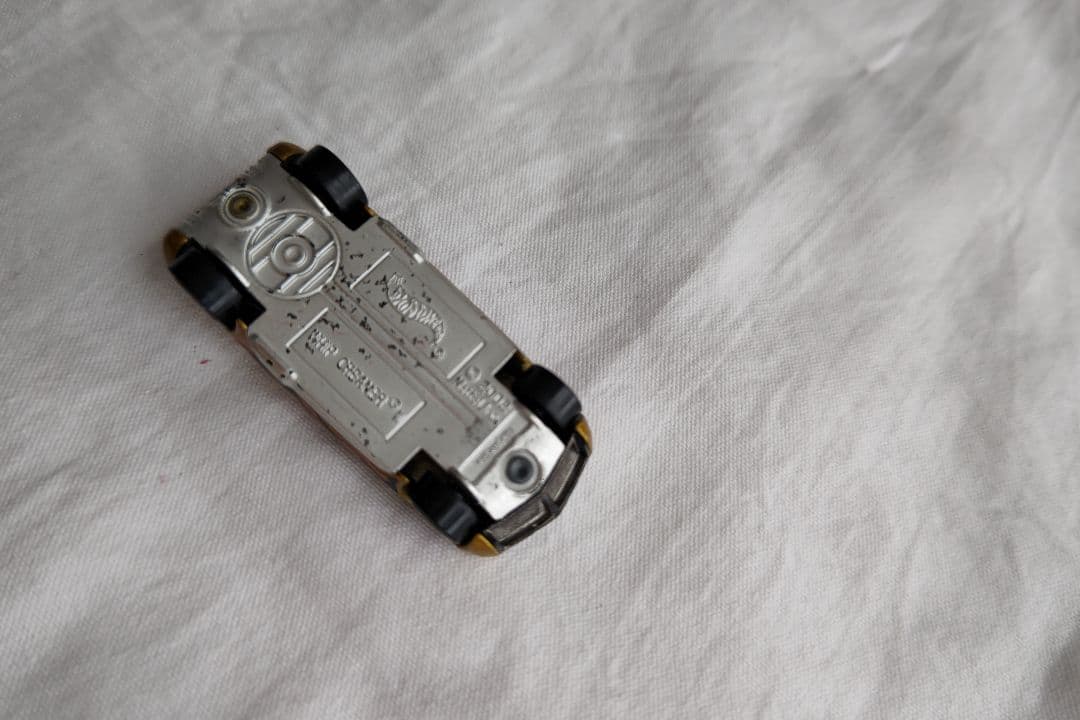 Hot Wheels 赤金炎デザインミニカー