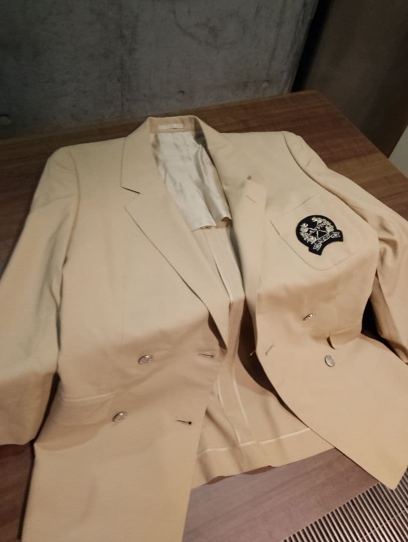 高級ウール100%　LANVIN ダブルジャケット　銀ボタンエンブレム付　送料込