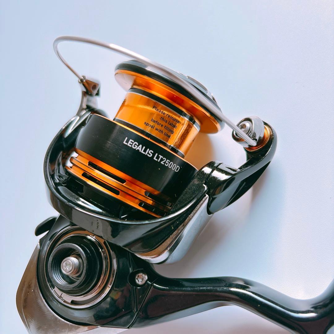 【美品】ダイワ　DAIWA　スピニングリール　23レガリス　LT2500D