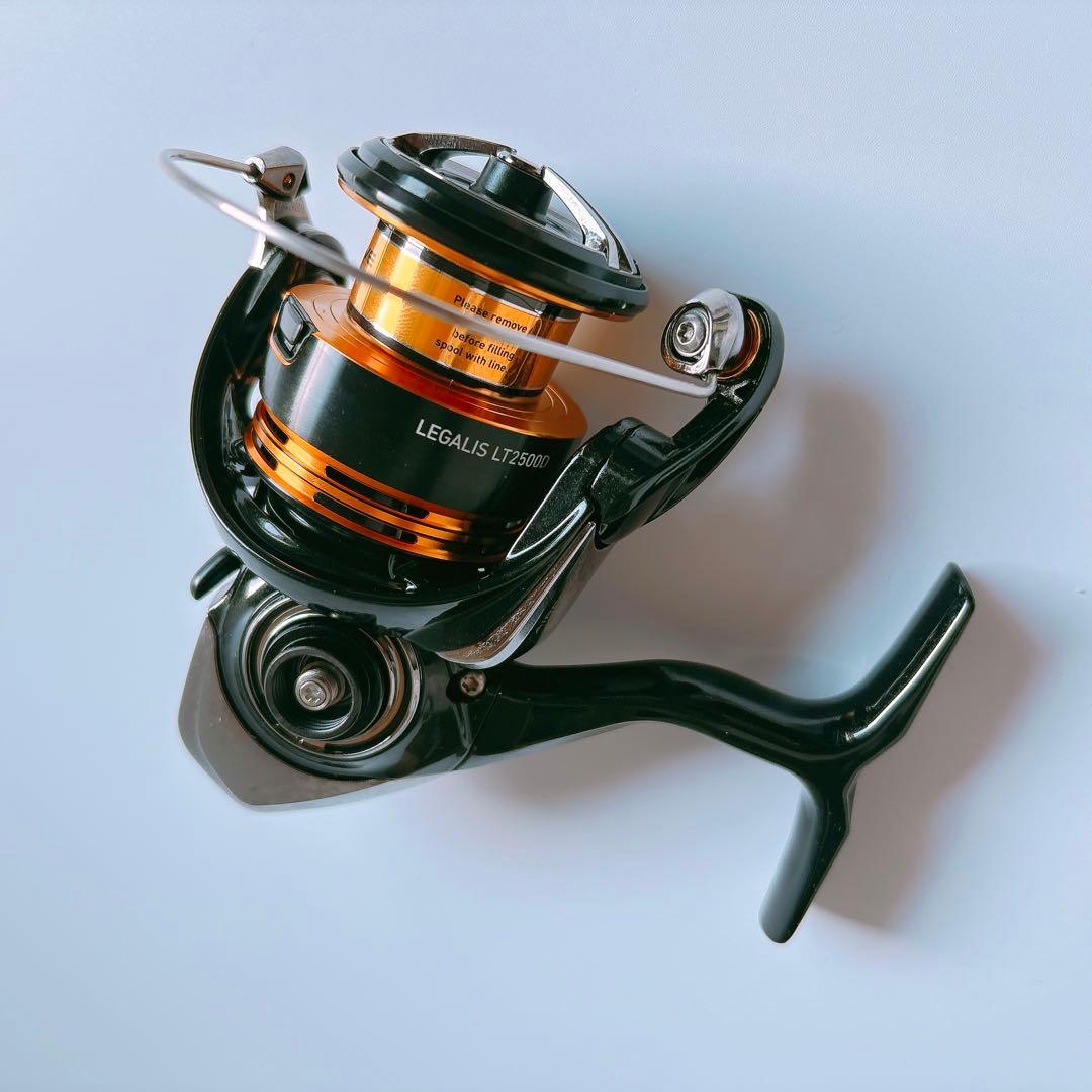 【美品】ダイワ　DAIWA　スピニングリール　23レガリス　LT2500D