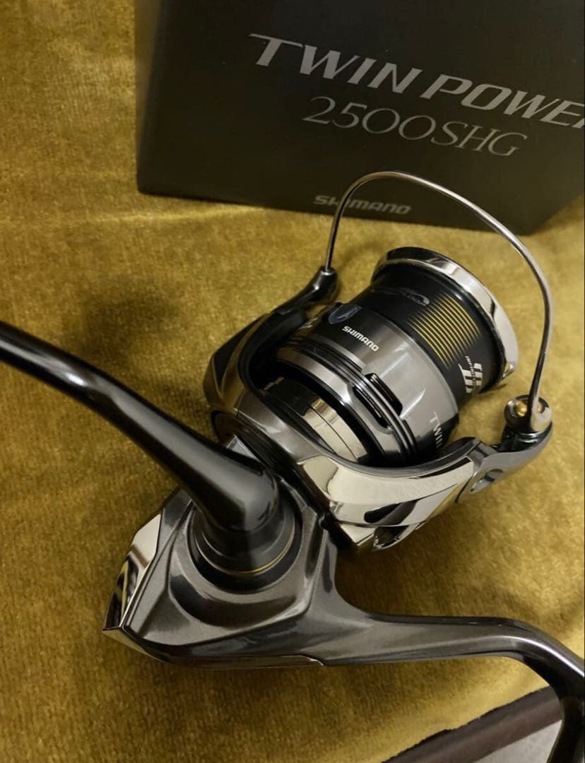 【美品】24ツインパワー 2500SHG SHIMANO