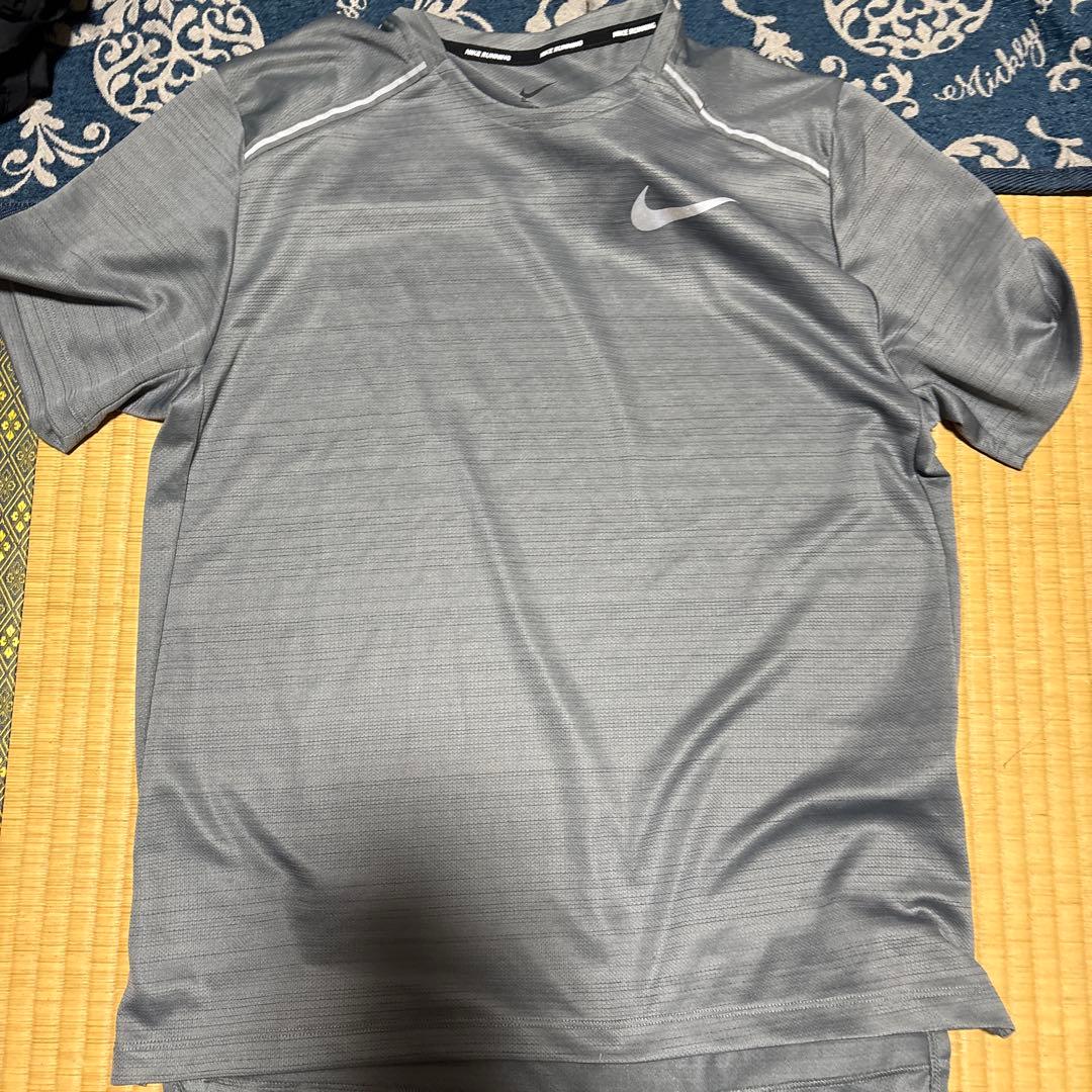 Nike DRI-FIT グレー ランニングシャツ