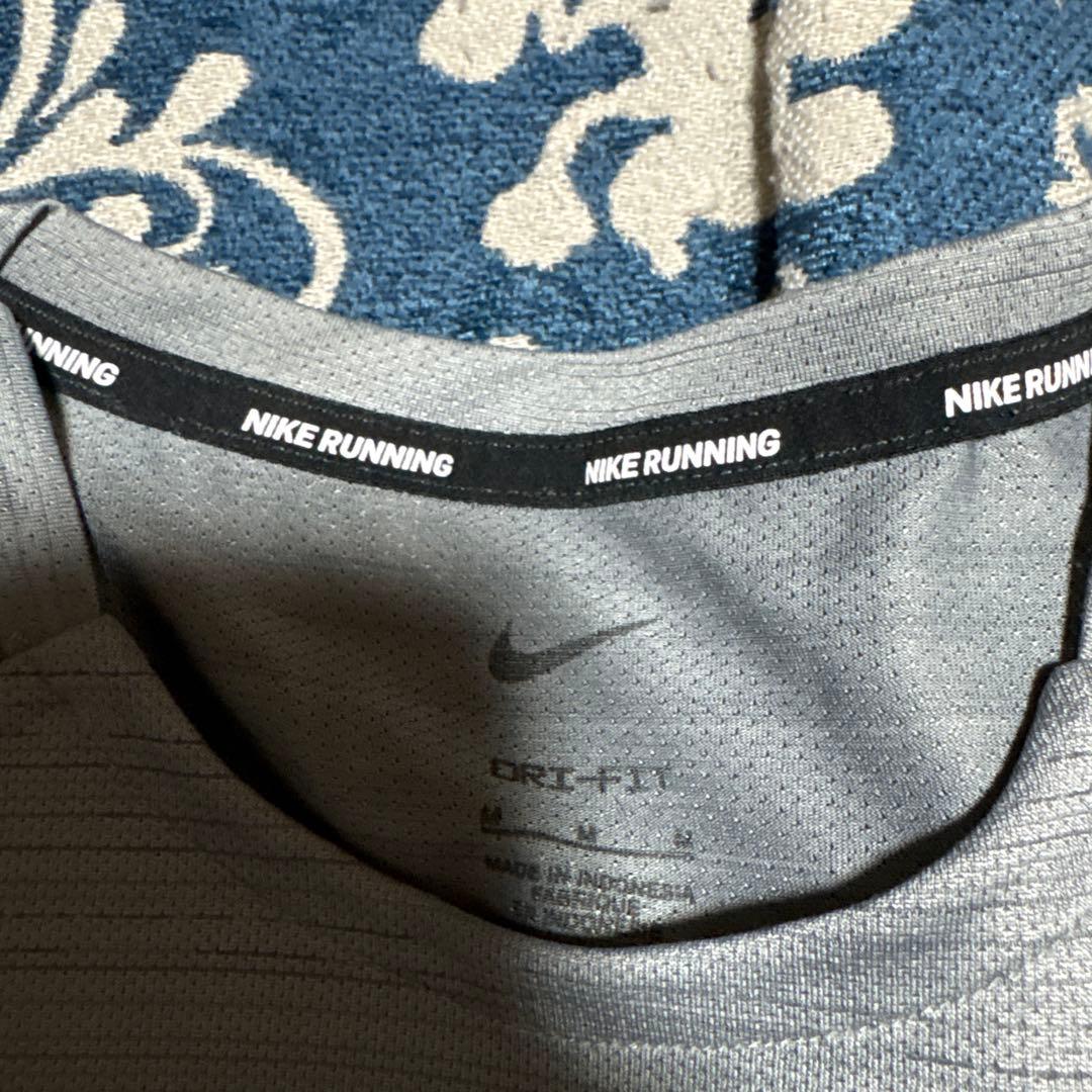 Nike DRI-FIT グレー ランニングシャツ