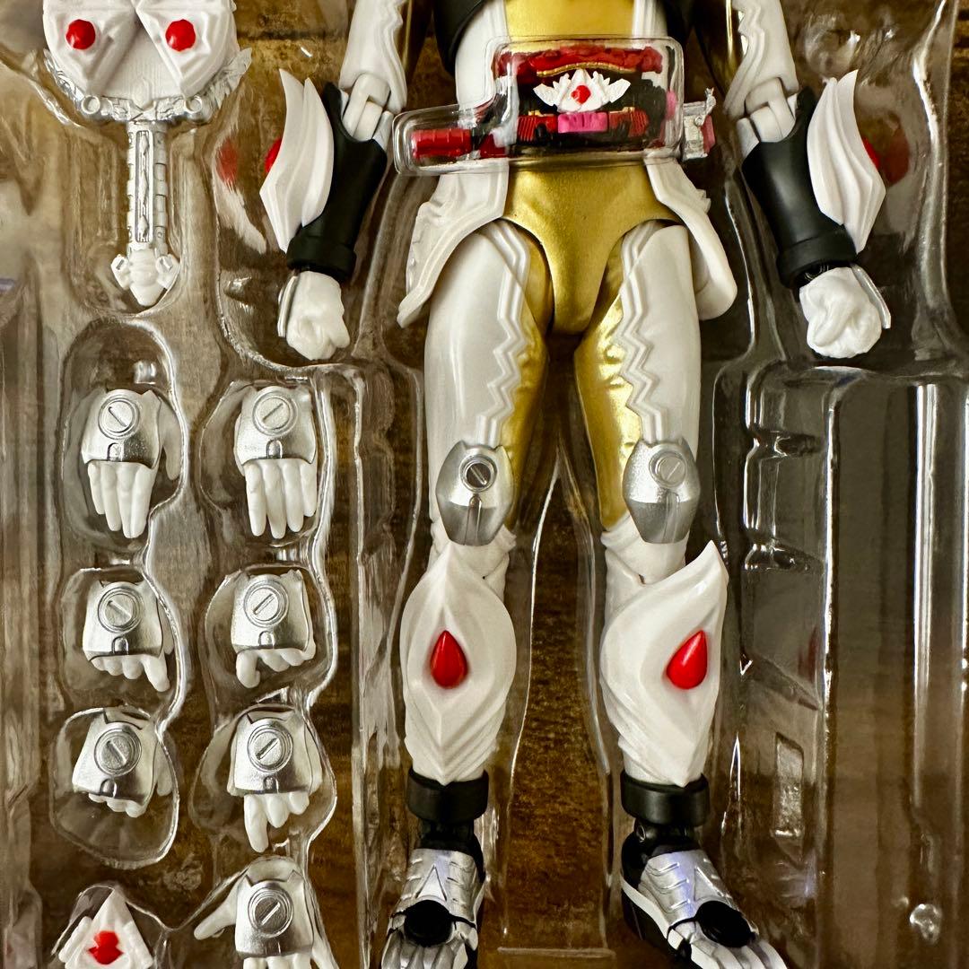 t*i様 【S.H.Figuarts】仮面ライダーガヴ ケーキングフォーム