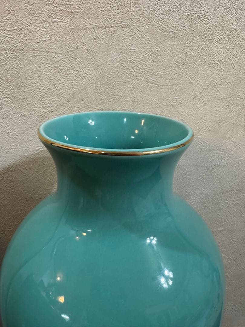 青緑色の孔雀装飾花瓶　七宝焼き