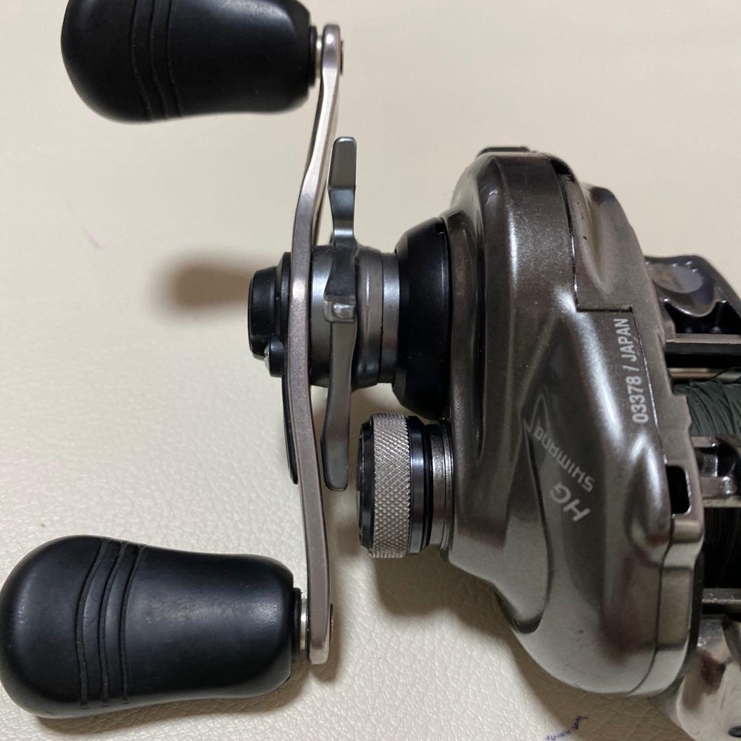 シマノ　15メタニウムDC70HGベイトリール シルバー ダブルハンドル