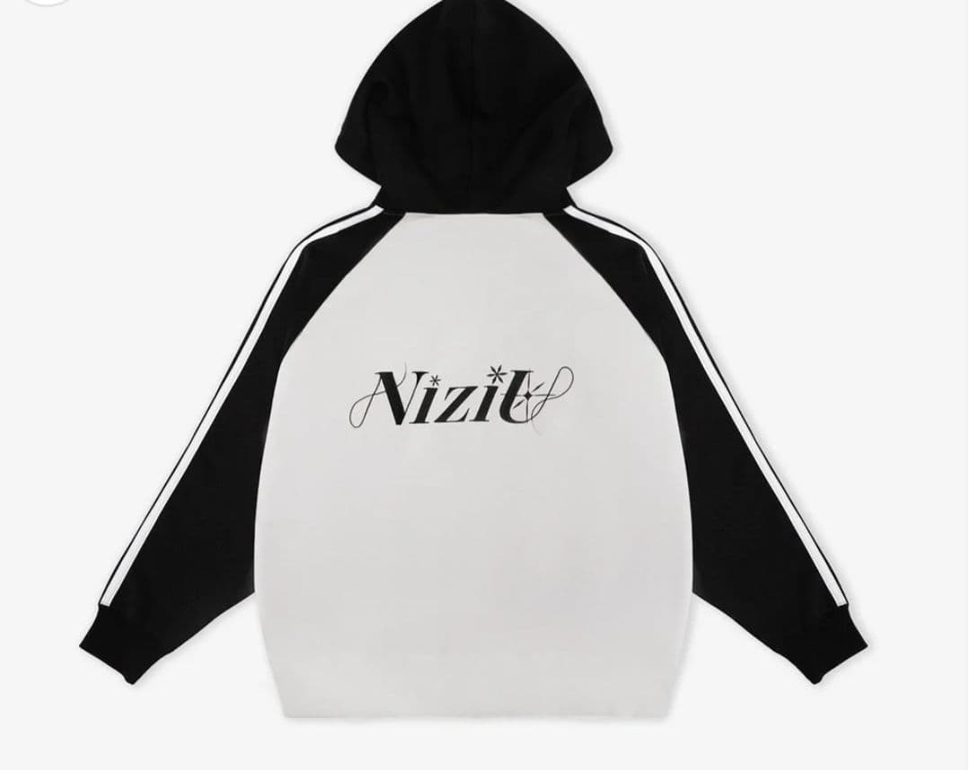 新品☆NiziU AWAKE☆ジップパーカー☆フーディ