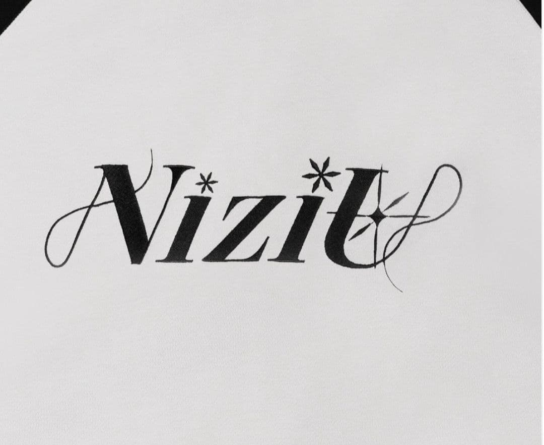 新品☆NiziU AWAKE☆ジップパーカー☆フーディ