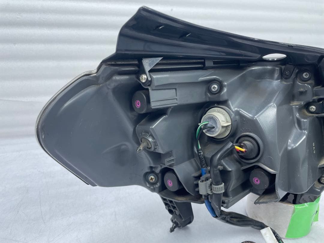 中古SAI AZK10 後期 右テールランプ KOITO 75-16
