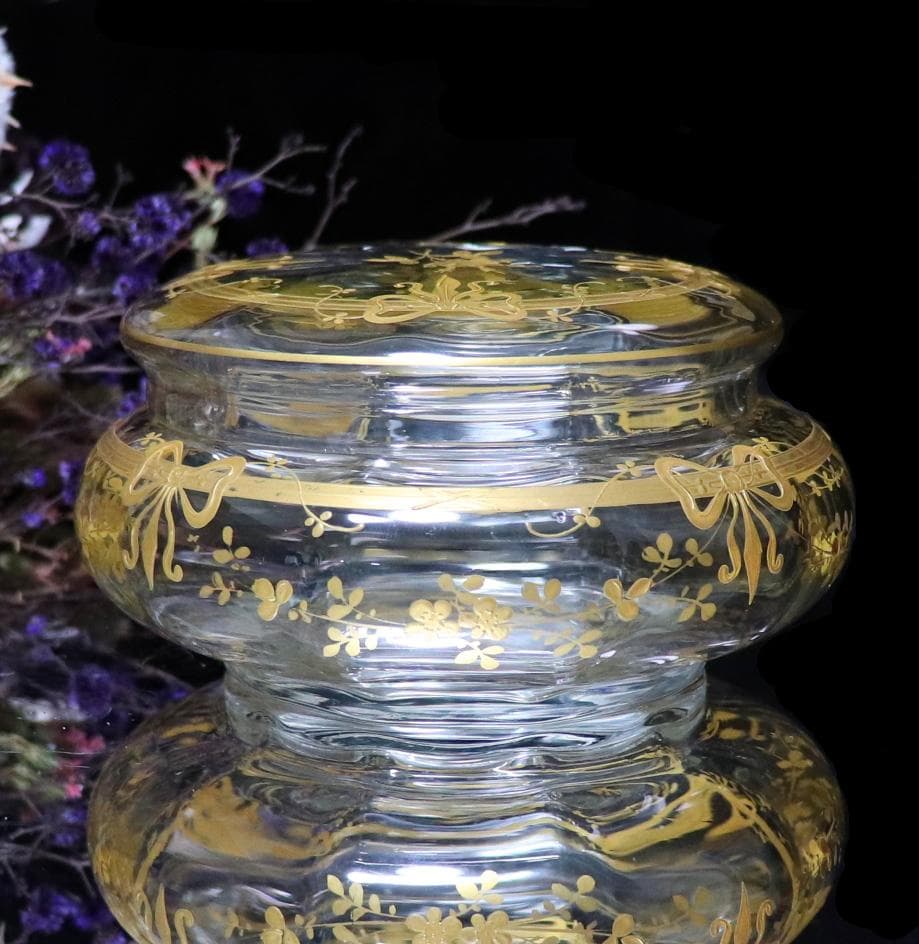 オールド・バカラ 金彩装飾 大型 蓋物 花つなぎ模様&リボン アンティーク