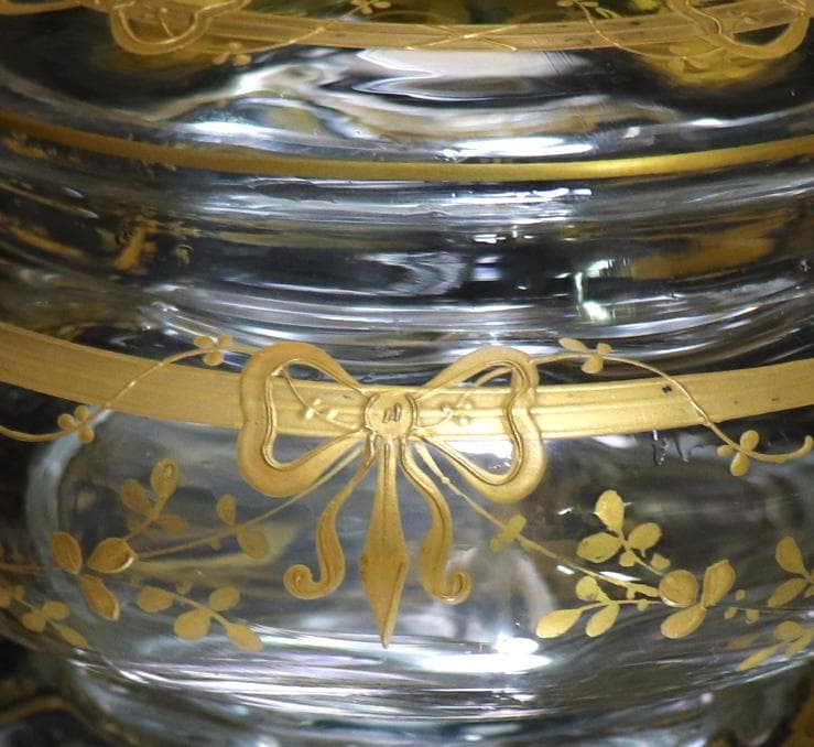 オールド・バカラ 金彩装飾 大型 蓋物 花つなぎ模様&リボン アンティーク