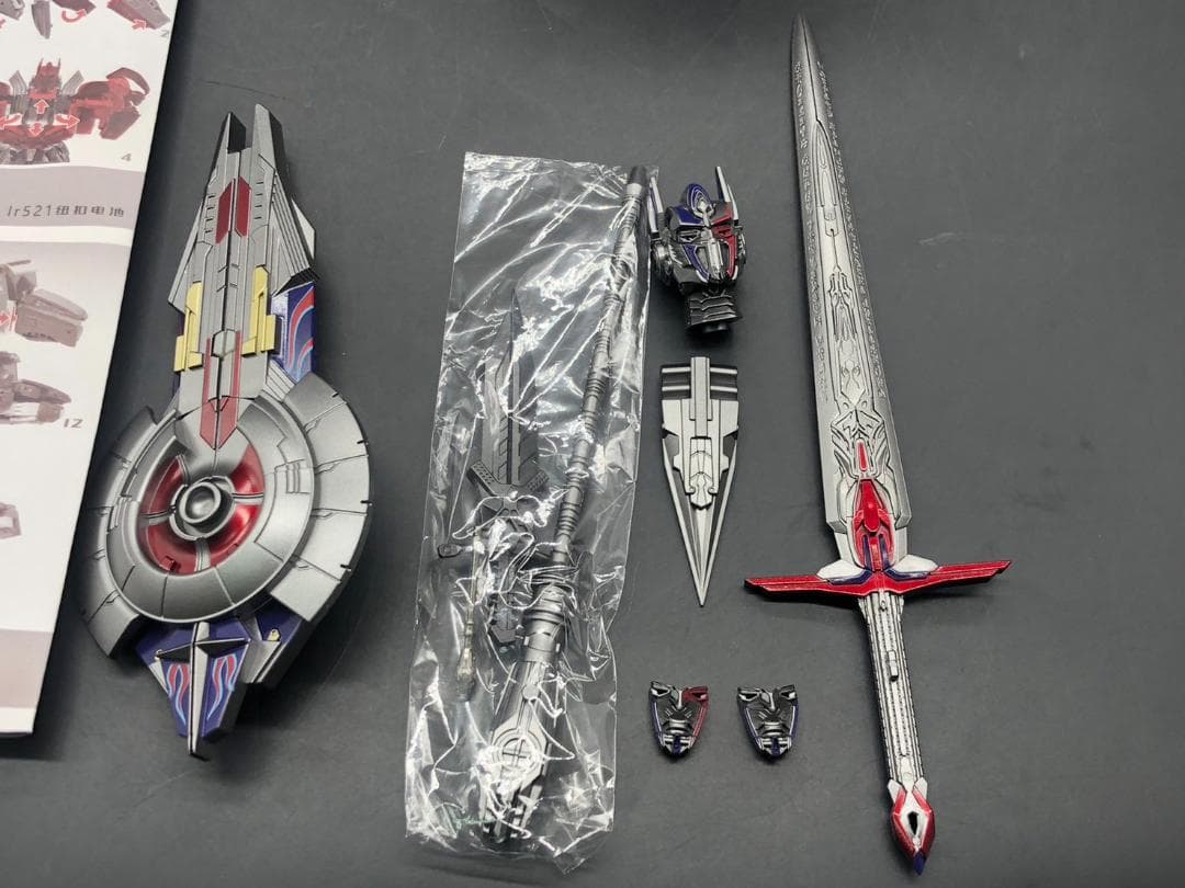 ユニークトイズ UTR-02 Challenger オプティマスプライム