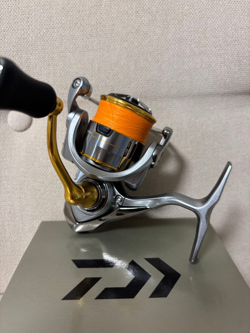 ダイワ　18フリームス　DAIWA FREAMS LT2000S リール