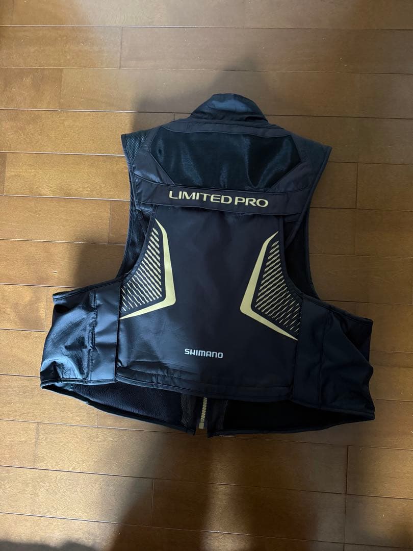 SHIMANO LIMITED PRO フィッシングベスト 黒/金