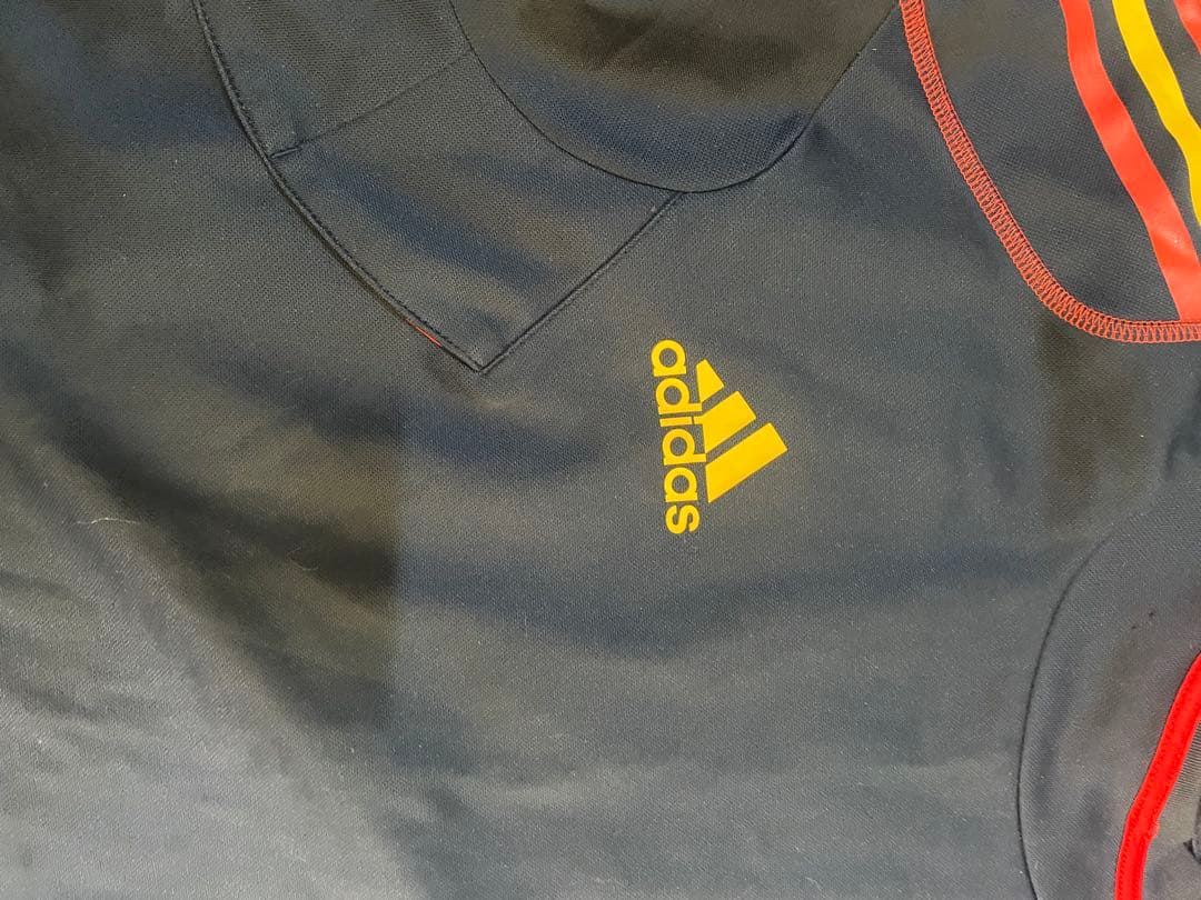 国内正規品adidas スペイン代表トレーニングウェア