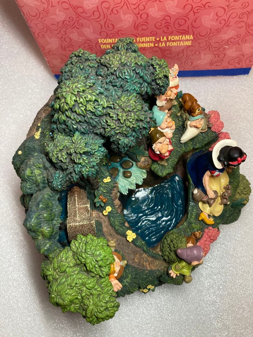 ディズニーストア　白雪姫と七人の小人 噴水　フィギュア　ファウンテン