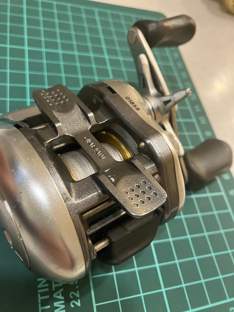スコーピオンMg 1001 ベイトリール 左ハンドル