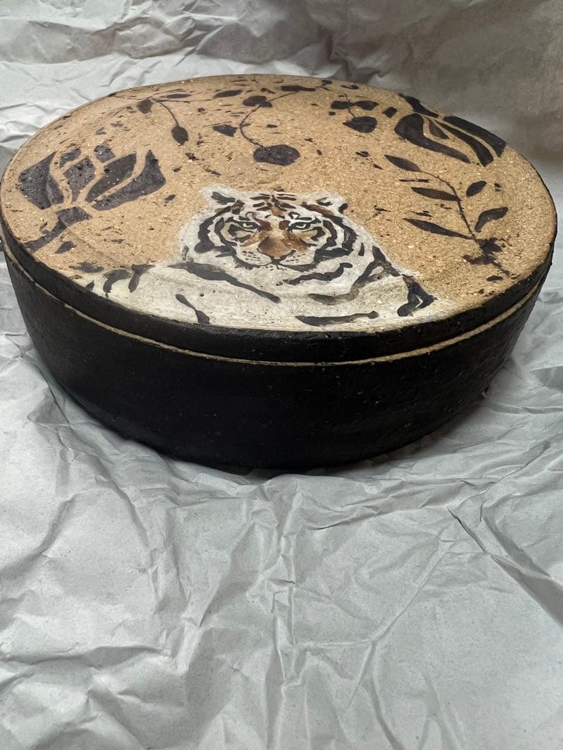 acne pottery studio虎 蓋もの　小物入れ