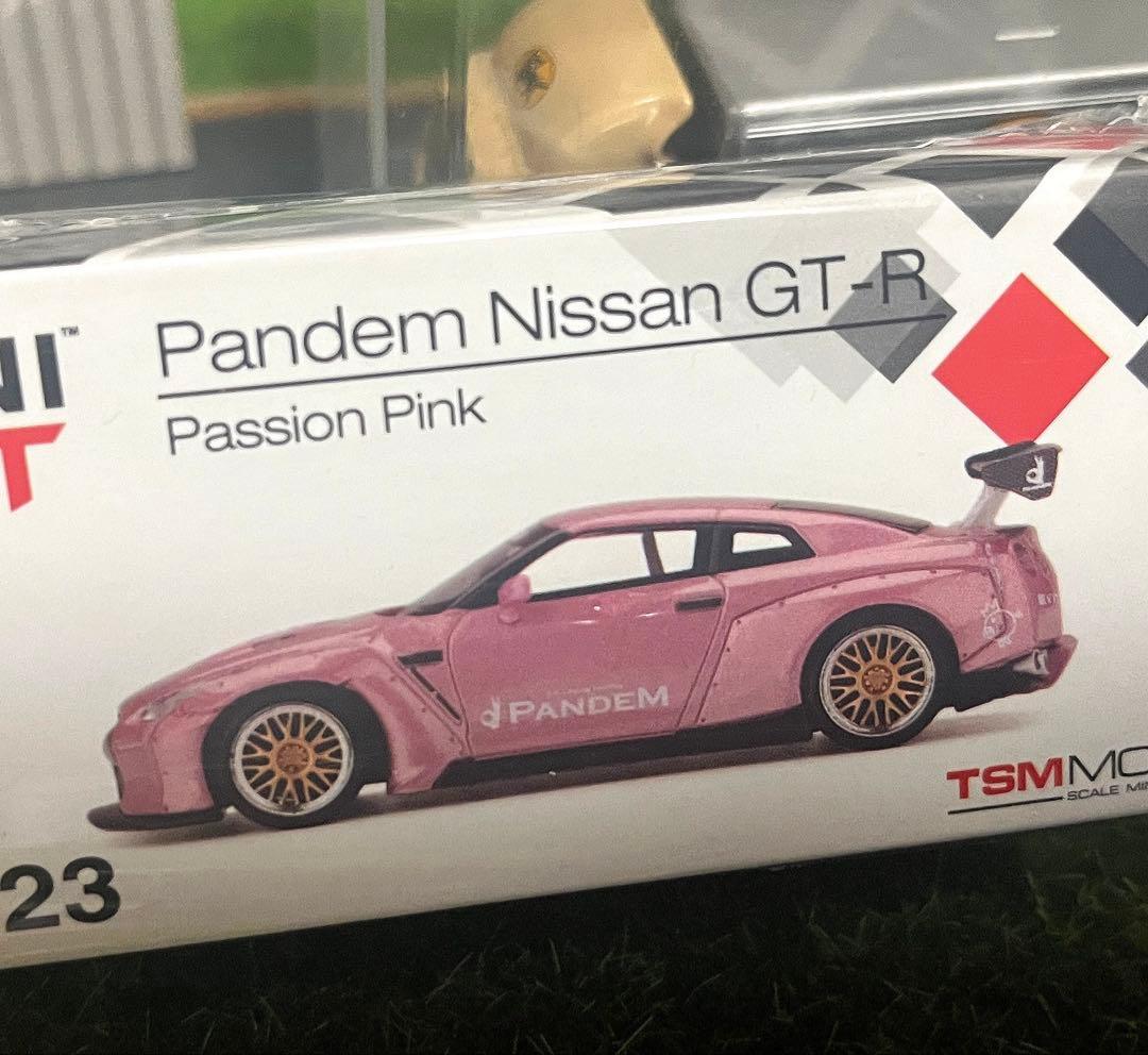 miniGTパンデム 1/64 GTR R35 パッション ピンク。No.123