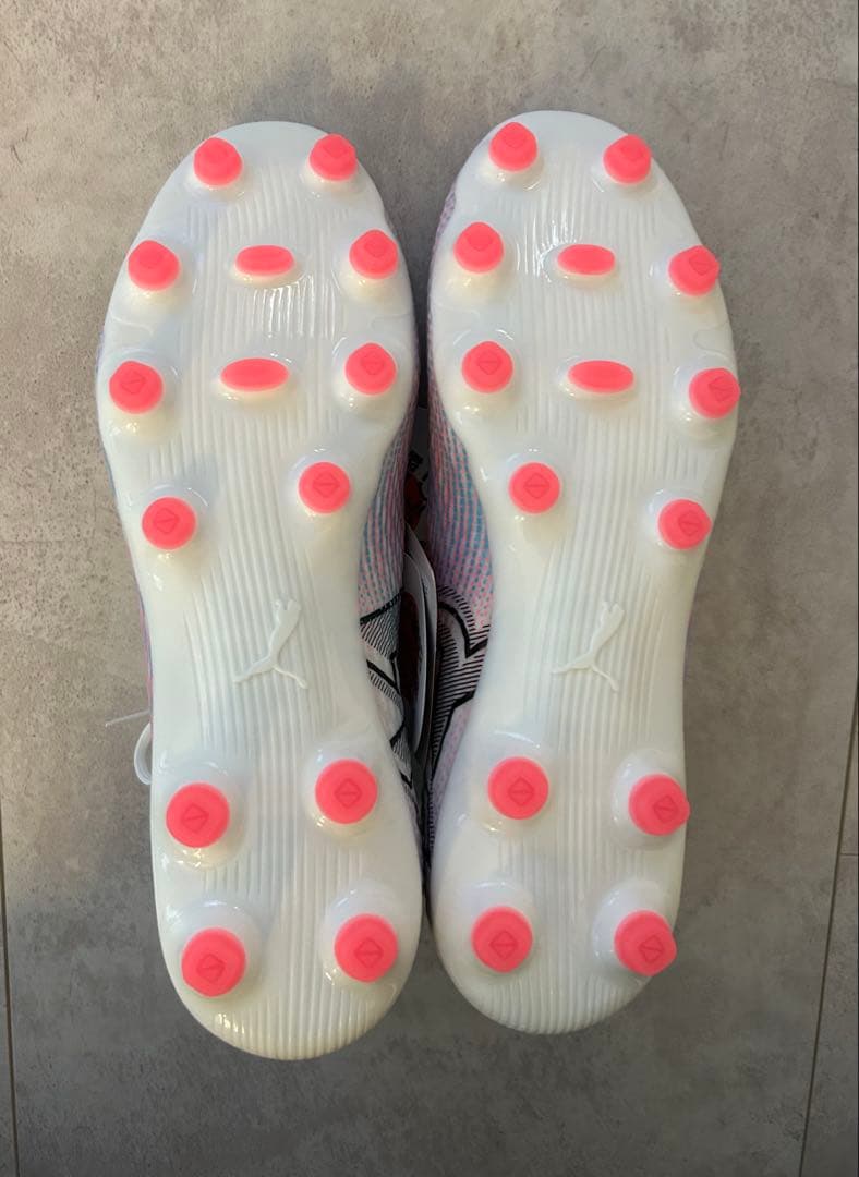 新品未使用品　PUMA フューチャー　7 プロ　　HG/AG サッカーシューズ
