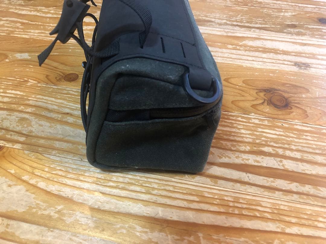 アクセサリー ILE pilot bar bag (waxed/forest)