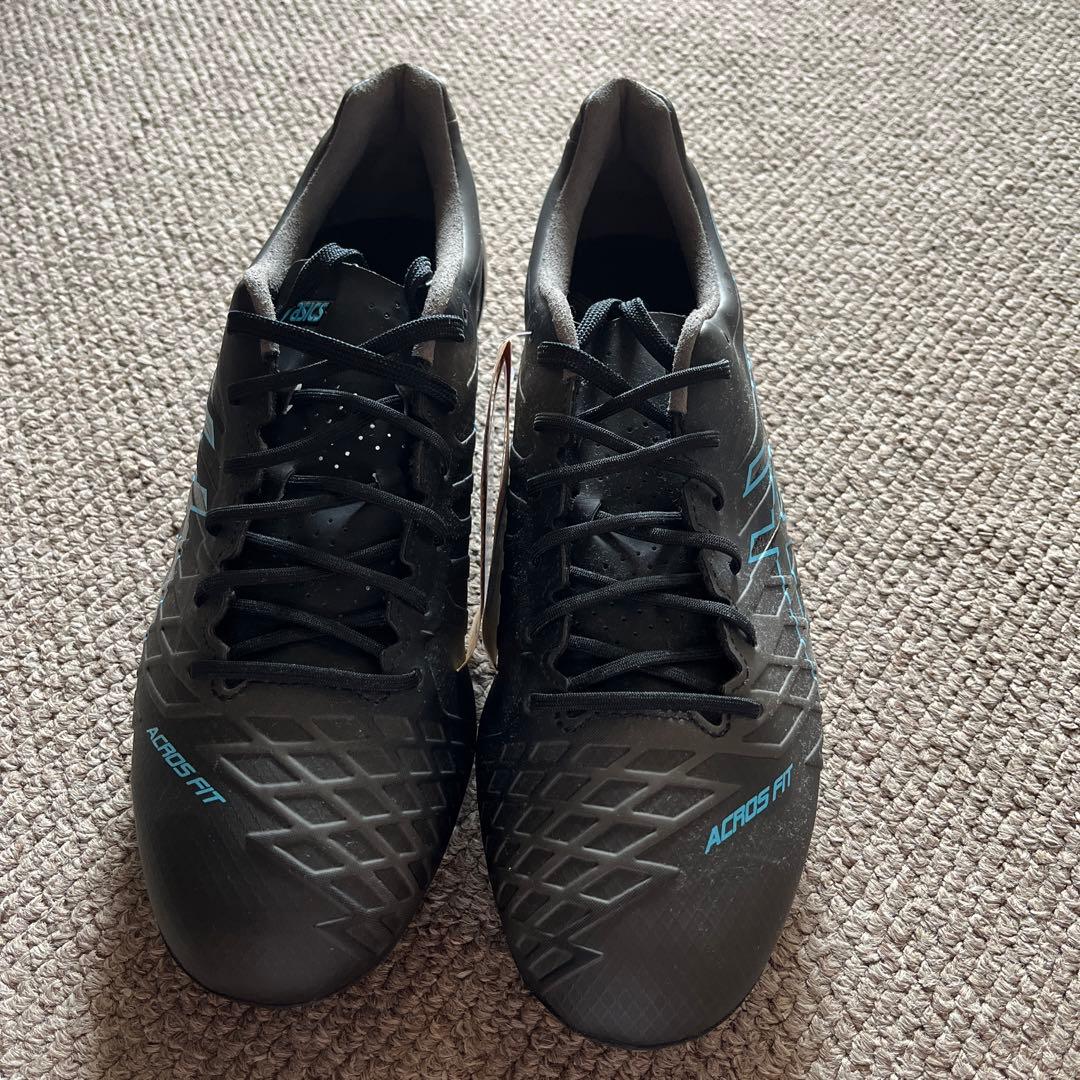 asicsアクロス　黒青