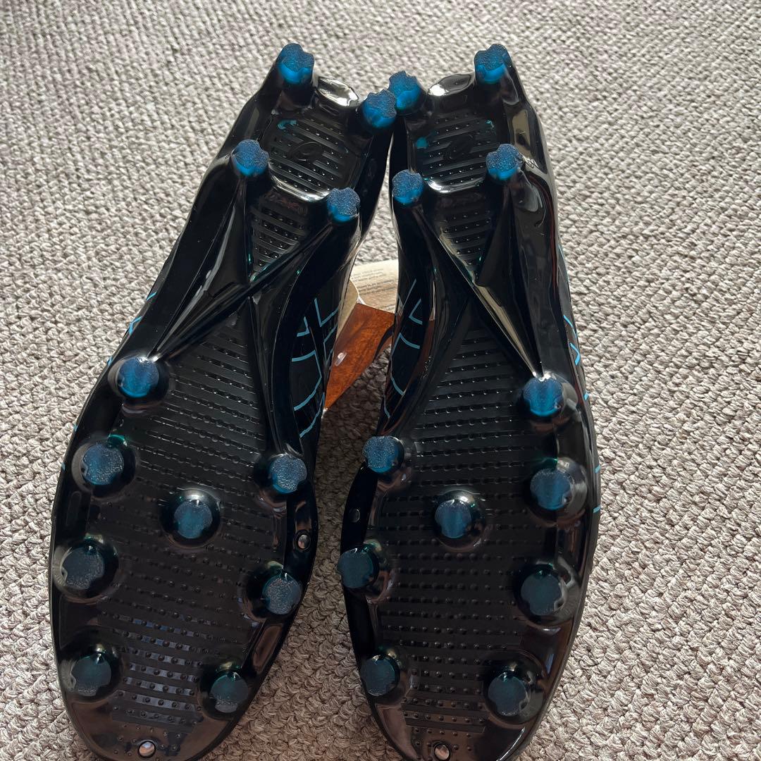 asicsアクロス　黒青