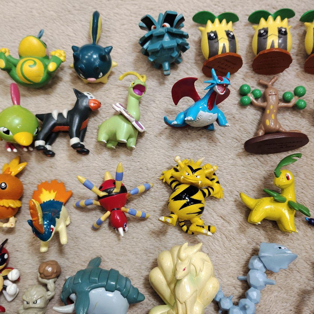 ポケモンフィギア 約25年前に集め出したもの達。ほぼTOMY刻印