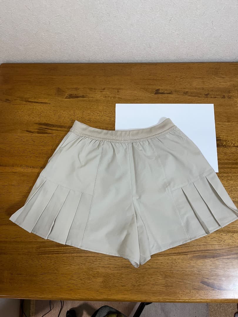 バボラ　ショートパンツ L (サイドプリーツ)