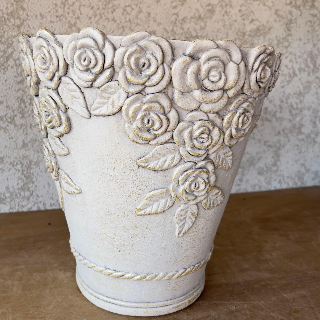 金のカスレの総薔薇レリーフ陶器鉢