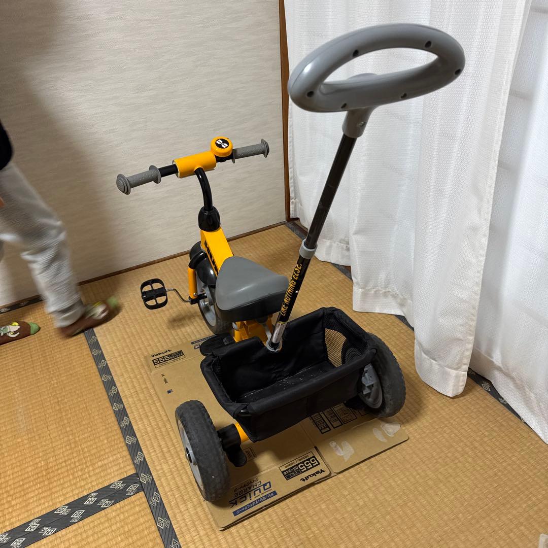 HUMMER 三輪車 黄色 ハンドル付き